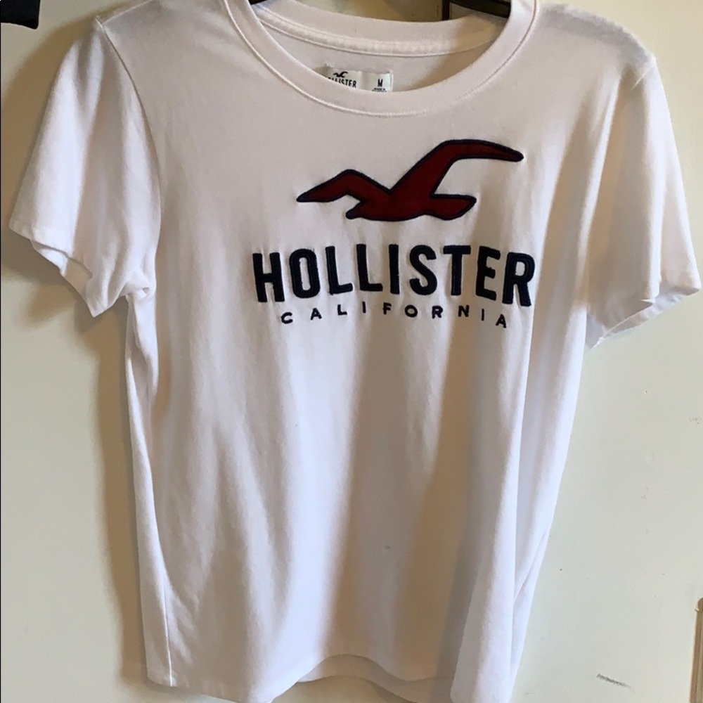 hollister logo tee